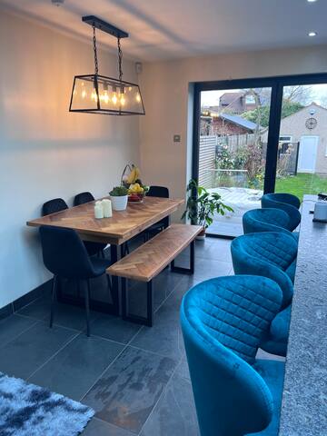 3 bed with hot tub, near Twickenham stadium gallery image 4