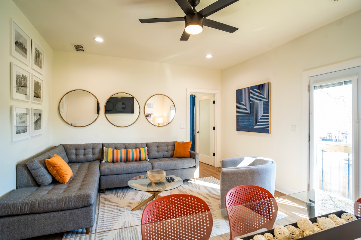 Top performing Airbnb: 3BD/2BTH, Putting Green, Walk to Restaurants! in East Lake