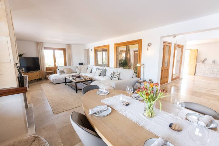 Luxury Villa Sleeps 12, Pool, 15 minutes from Muro gallery image 5