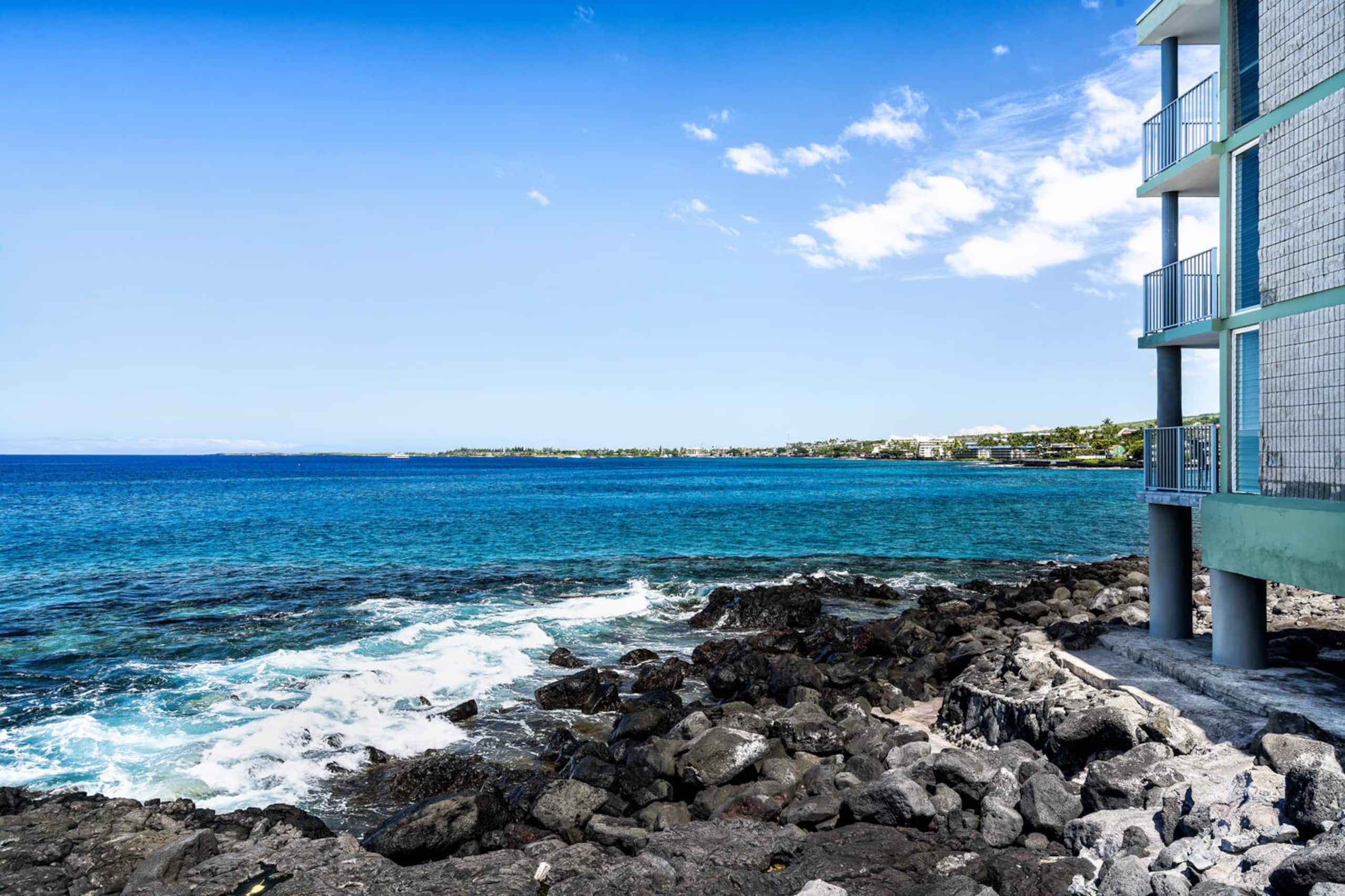 Condo in Kailua-Kona · ★4.91 · 2 bedrooms · 3 beds · 2 baths - Image 35