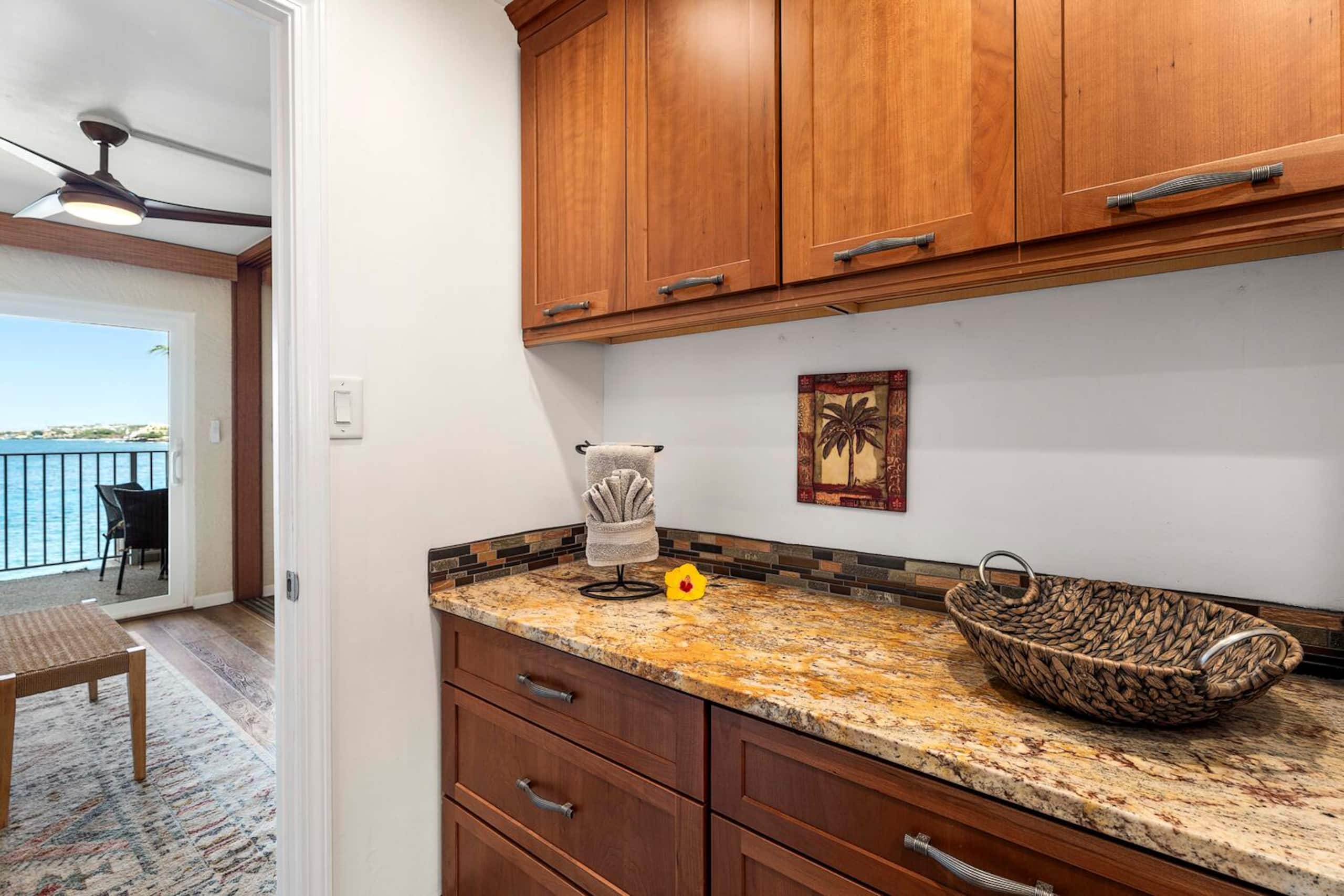 Condo in Kailua-Kona · ★4.91 · 2 bedrooms · 3 beds · 2 baths - Image 9