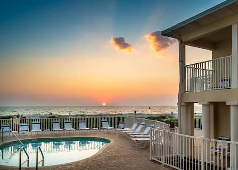 Condo On The Beach - Heated Pool - Self Check-in