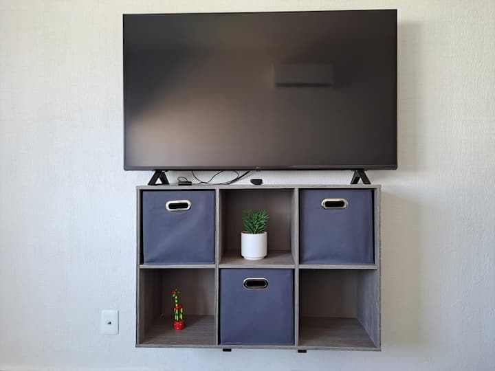 Runinga katika chumba kikuu cha kulala