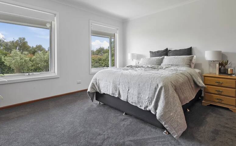 Cambridge, Coal River doorstep! gallery image 3