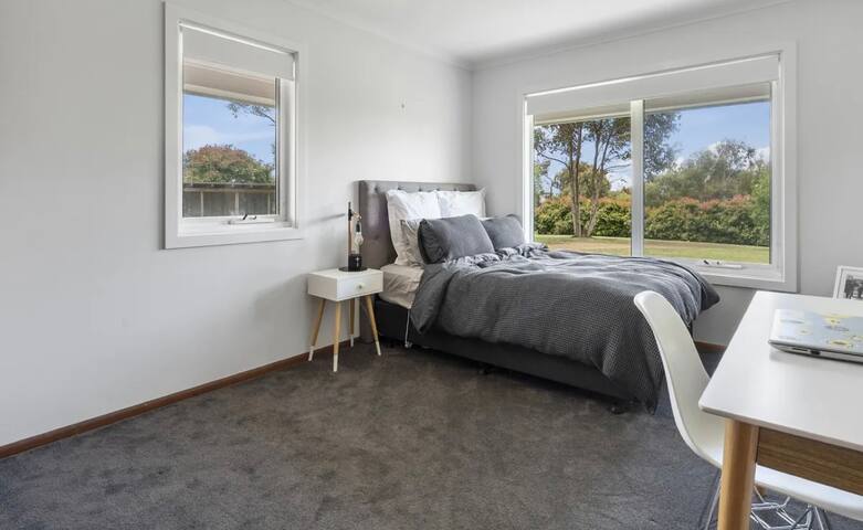 Cambridge, Coal River doorstep! gallery image 4