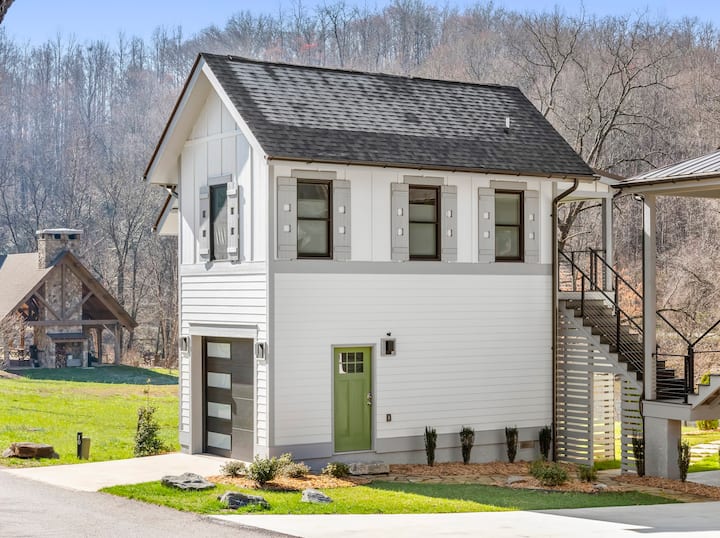 Tiny Home Studio w/ Gym + W/D Tiny houses for Rent in Cullowhee