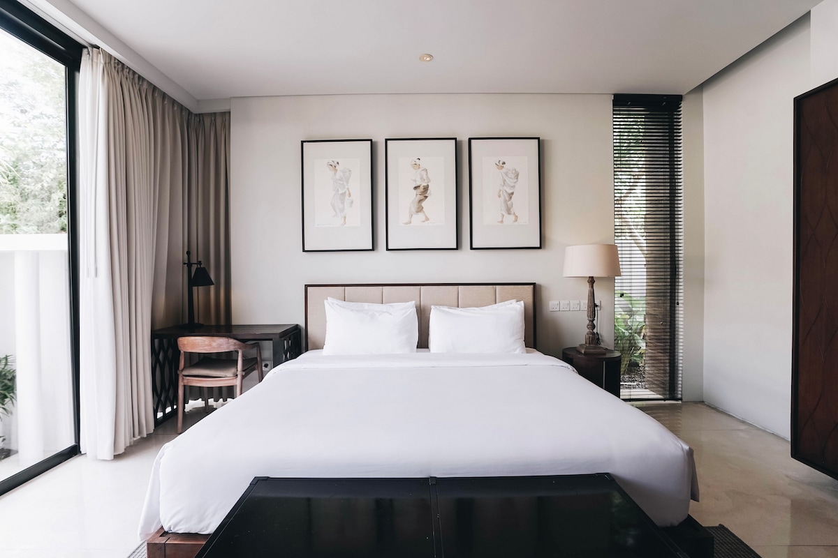 Villa in South Kuta · 3 bedrooms · 3 beds · 3 private baths, comparable Airbnb