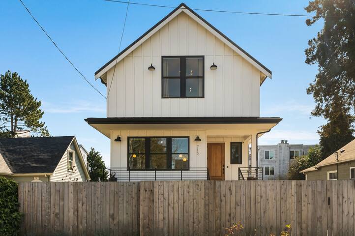 Spacious 6B4BA Close to Greenlake w/AC & Parking gallery image 3