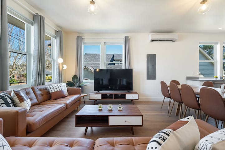 Spacious 6B4BA Close to Greenlake w/AC & Parking gallery image 5