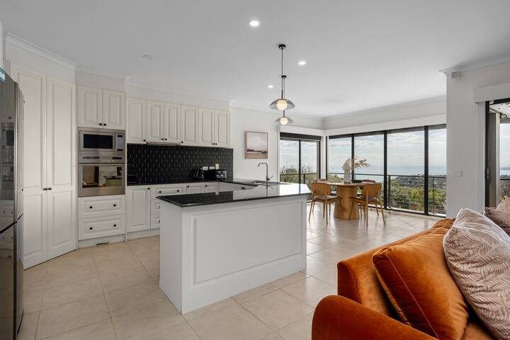 Seaside Bliss, Mt Martha – amazing bay views! gallery image 4