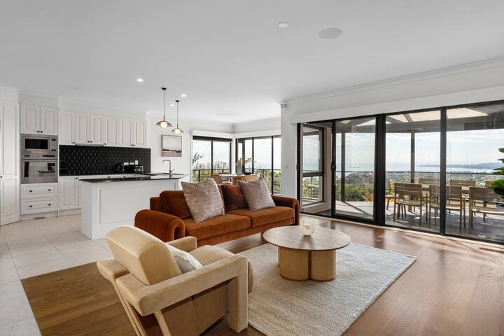 Seaside Bliss, Mt Martha – amazing bay views! gallery image 3
