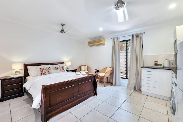 וילה פראנגיפאני, "קוטג'" עצמאי לחלוטין עם כניסה פרטית - אידיאלי לזוגות עם תינוק או רוצים עוד יותר מרחב ופרטיות