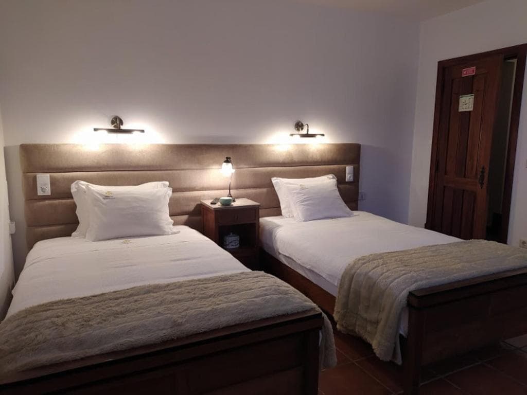 Habitación doble con dos dormitorios.