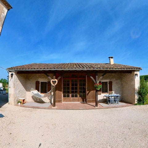 Josse. Spacious rural house, large pool