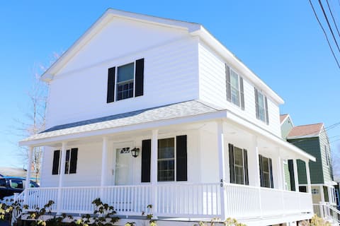 Popular Airbnb listing: Old Orchard Beach Summer Haven - Tonie's Place in Old Orchard Beach