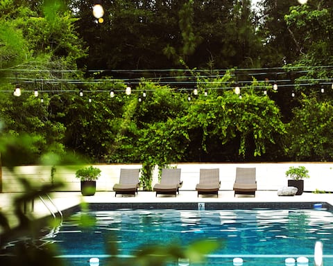 Azalea Pines Retreat: Pool+Hottub+Beach+SportCourt