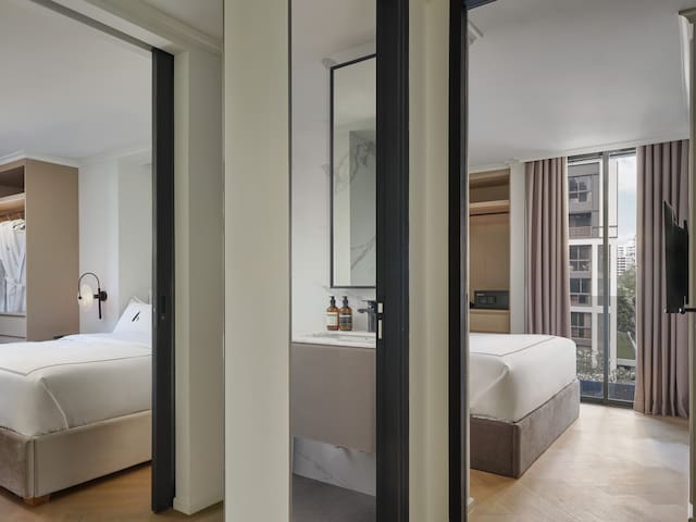 Designer 2BR Suite in downtown BKK | Sukhumvit 31 gallery image 2