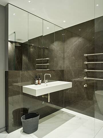 Large and Central Designer Home with Balcony gallery image 5