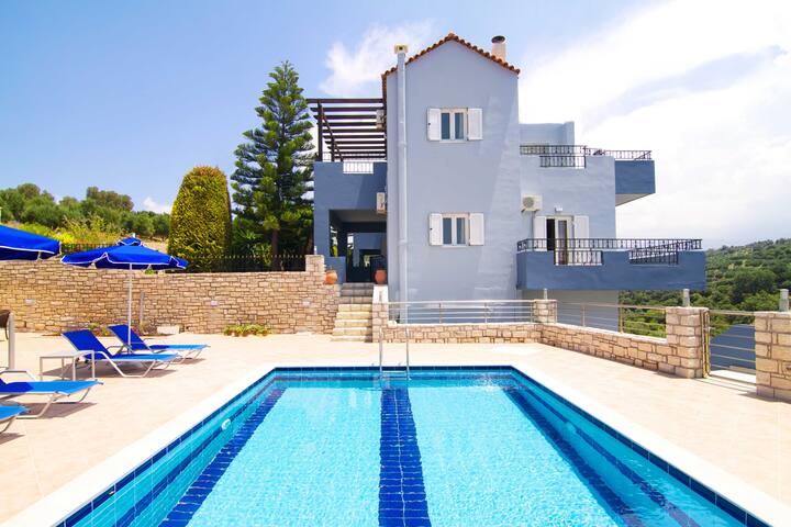 Blue Villa – 8 Bedrooms 2 Pools gallery image 3