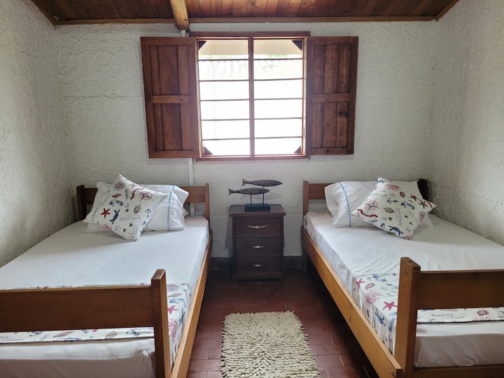 Schlafzimmer 1