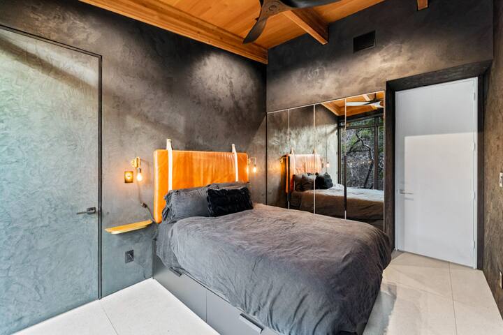 The Falling Leaves gallery image 5