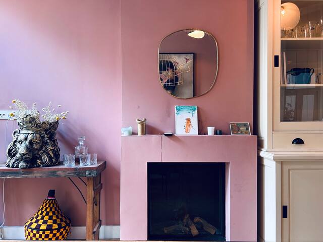 Whole apartment in the old centre of Amsterdam gallery image 2