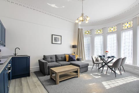 Top Airbnb: Free Parking/Spacious Apartment Sefton Park in Greenbank