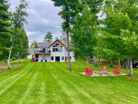 Beautiful NEW Round Lake Home!