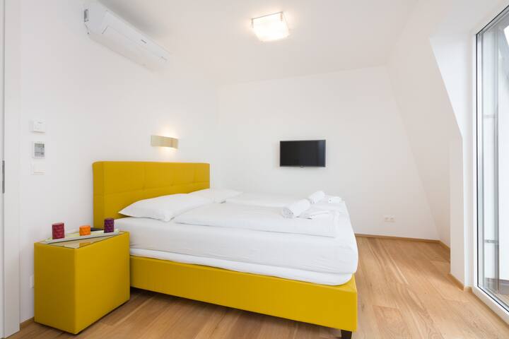 City Center Oasis: Luxe 5BR w/ AC, near River gallery image 5