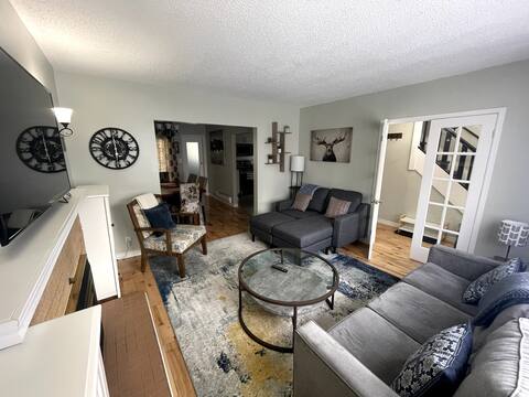 Central - 3 beds, King Bed, 2 TVs, 2 bathrooms