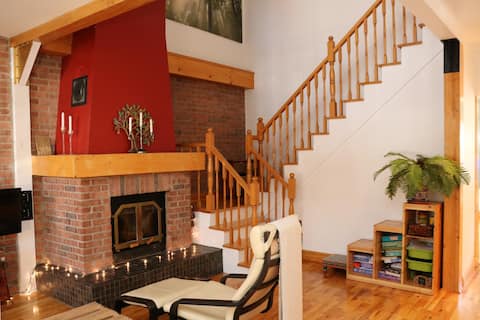 Popular Airbnb listing: Pretty townhouse with the charm of a chalet in Villeray–Saint Michel–Parc Extension