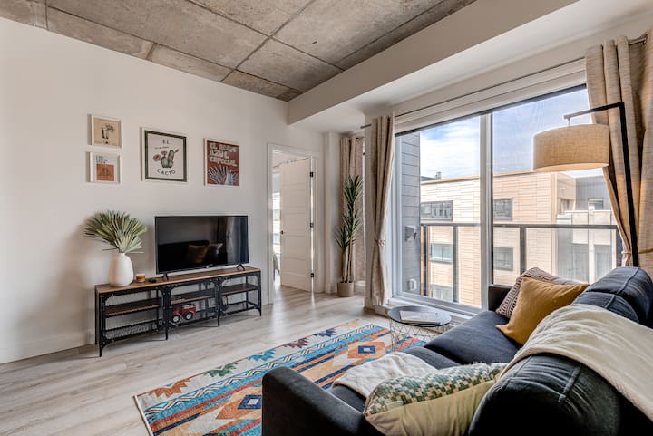 Дневна с телевизор