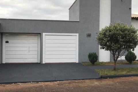 House with 3 bedrooms (c ar), 3 baths and outdoor area.