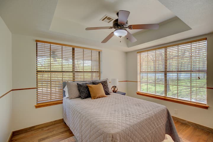 Queen size bed and 32" smart television. Handicap accessible.