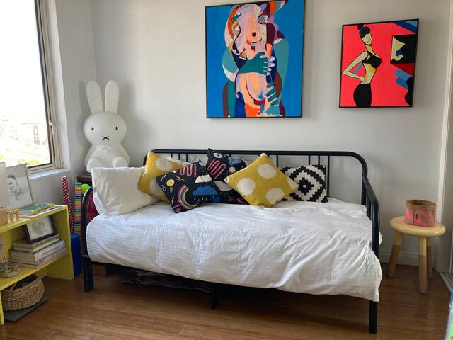 St Kilda Rd apartment with pool! gallery image 2