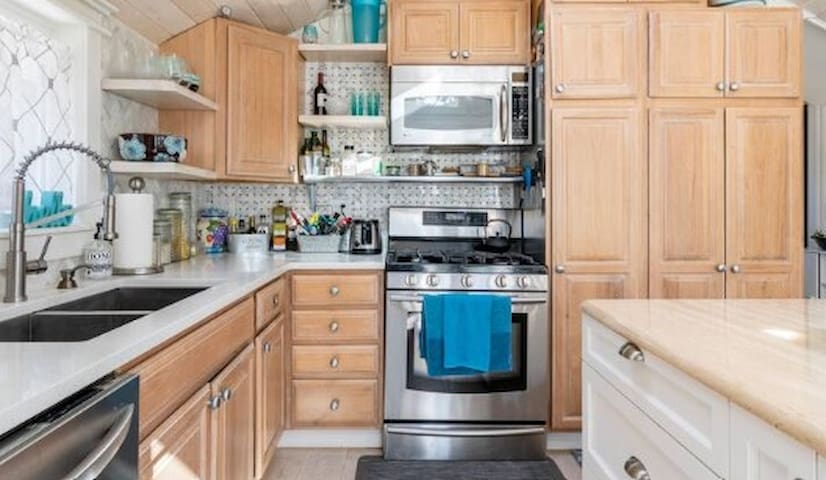 View Home 3 Blocks to Everything West Seattle gallery image 2