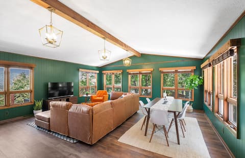 Foothills Retreat | Hot Tub + Mountain Views