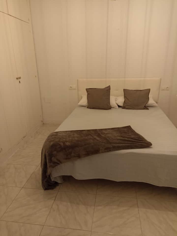 Chumba cha 2 cha kulala, kinachoangalia kanisa la San Juan Bautista