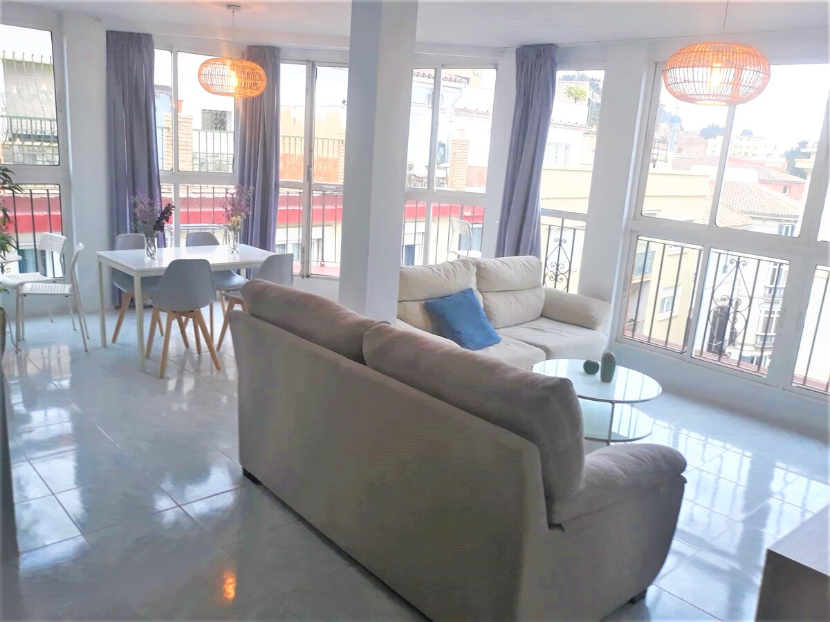 Popular Airbnb listing: Astounding exterior penthouse Balcony to Cathedral in Soho