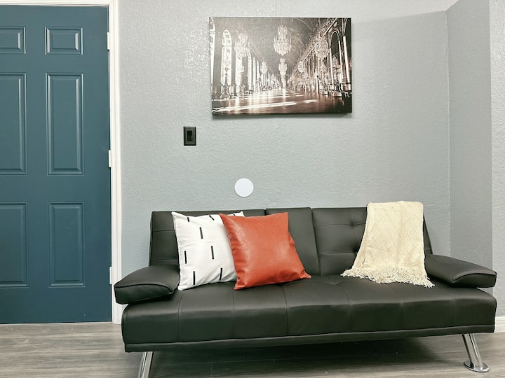 Გასაშლელი დივანი (ფუტლიარი) 