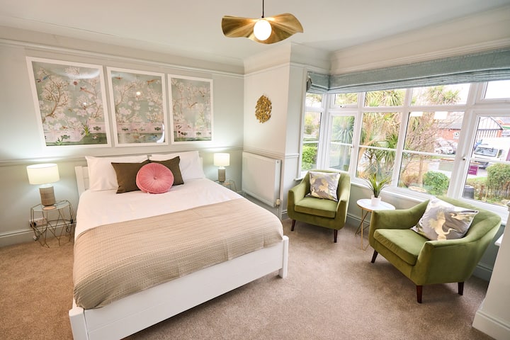 Chambre lumineuse et aérée au rez-de-chaussée