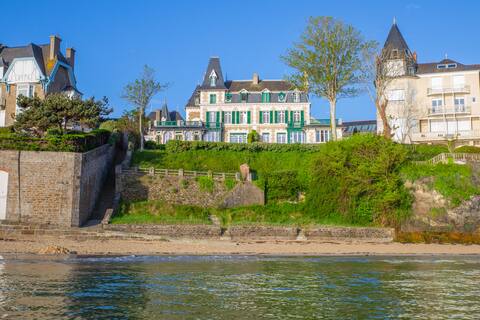 Les Ondes - 19th century villa private beach access