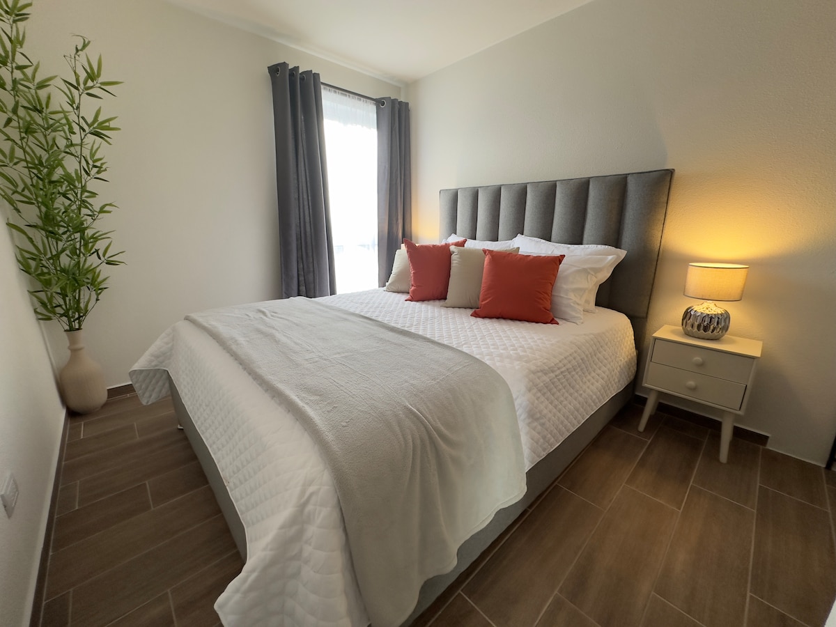 Master bedroom with queen bed
/
Master bedroom with a queen size bed