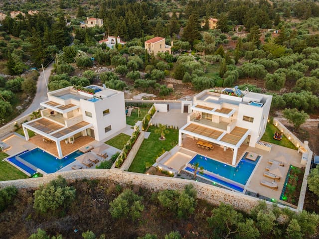 Sohora villas-Twin Luxury Villas with heated pool