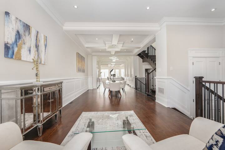 Home in North York gallery image 5