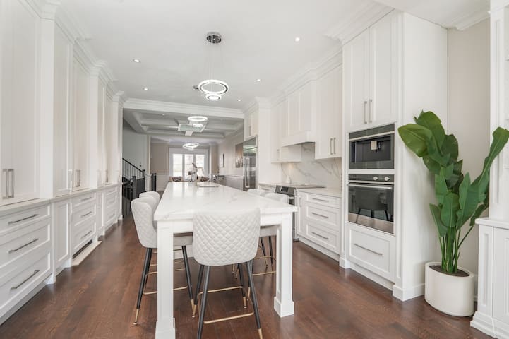 Home in North York gallery image 2