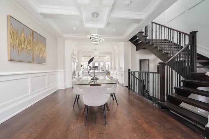 Home in North York gallery image 3