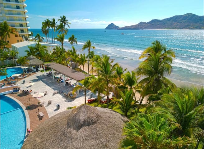 Entire home with 2 bedrooms in Mazatlan - Lujoso Camino Al Mar en la Playa y Vista al Mar