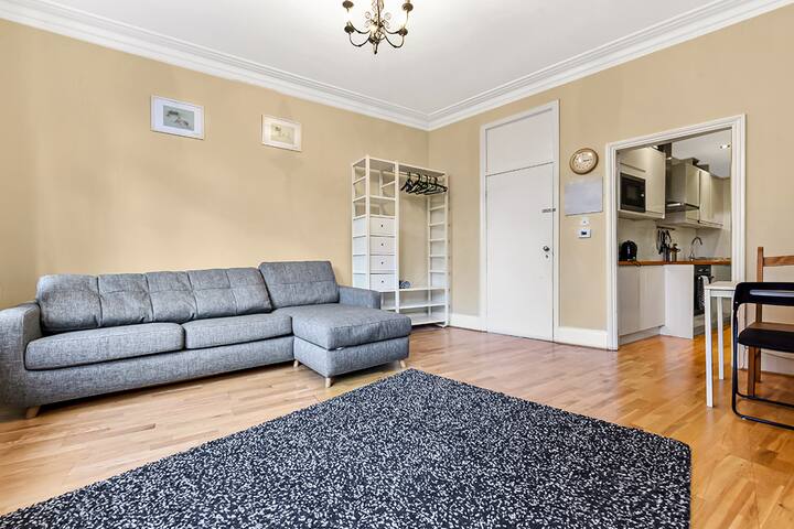 AirLandlords Ltd managed Airbnb listing 2