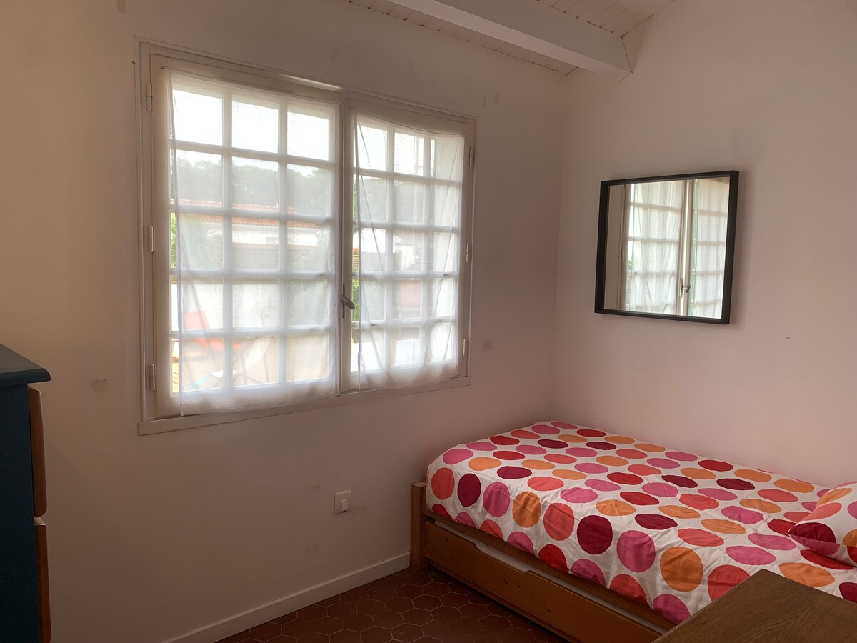 ห้องนอน 3/เตียง 1 คนระเบียง/วิวชายหาด 